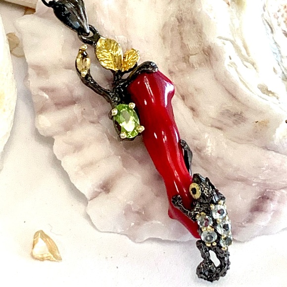 Girl with Kaleidoscope Eyes Jewelry - Antique Red Coral  Gemstone Gecko Sterling & 14 kt Necklace